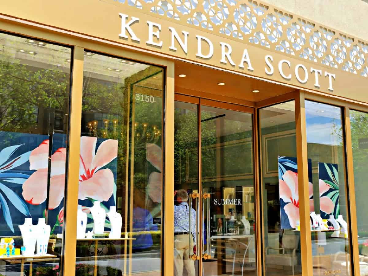 Kendra Scott store front.