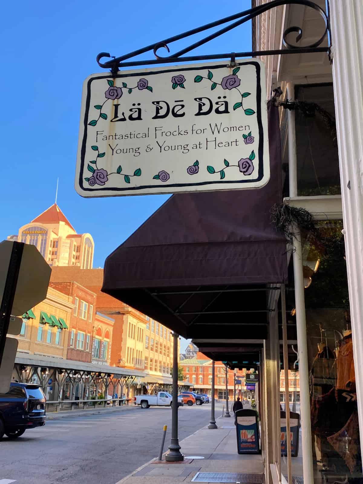 La De Da sign.
